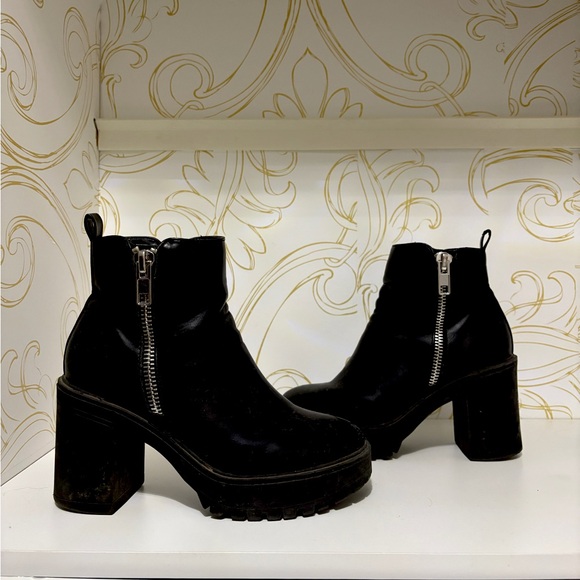 Steve Madden Shoes - Steve Madden Turbo Boots